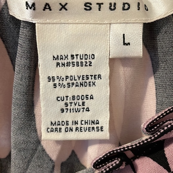 3/$18. 🌼Max Studio blouse size L - Picture 3 of 7
